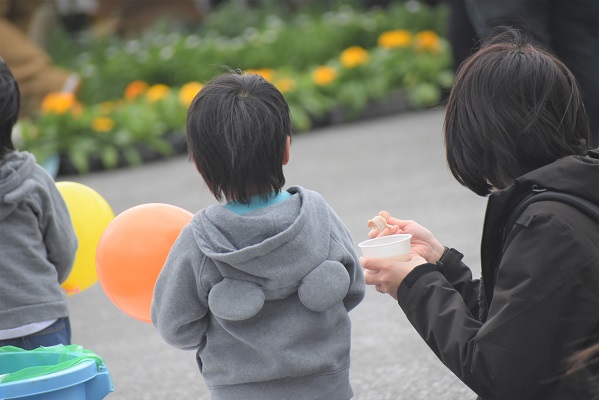 風船と子供